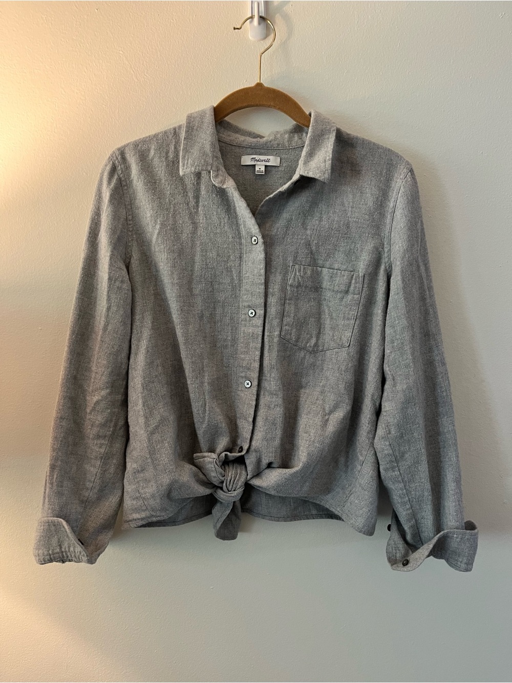 Madewell grey flannel. Women’s medium.

Width: 17”
Length: 20”
Sleeve: 23”